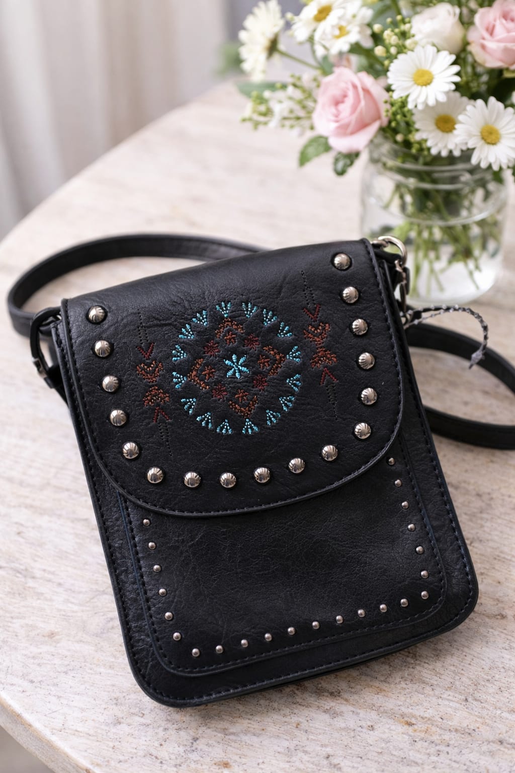 CARTERA BOHO NEGRA BORDADA