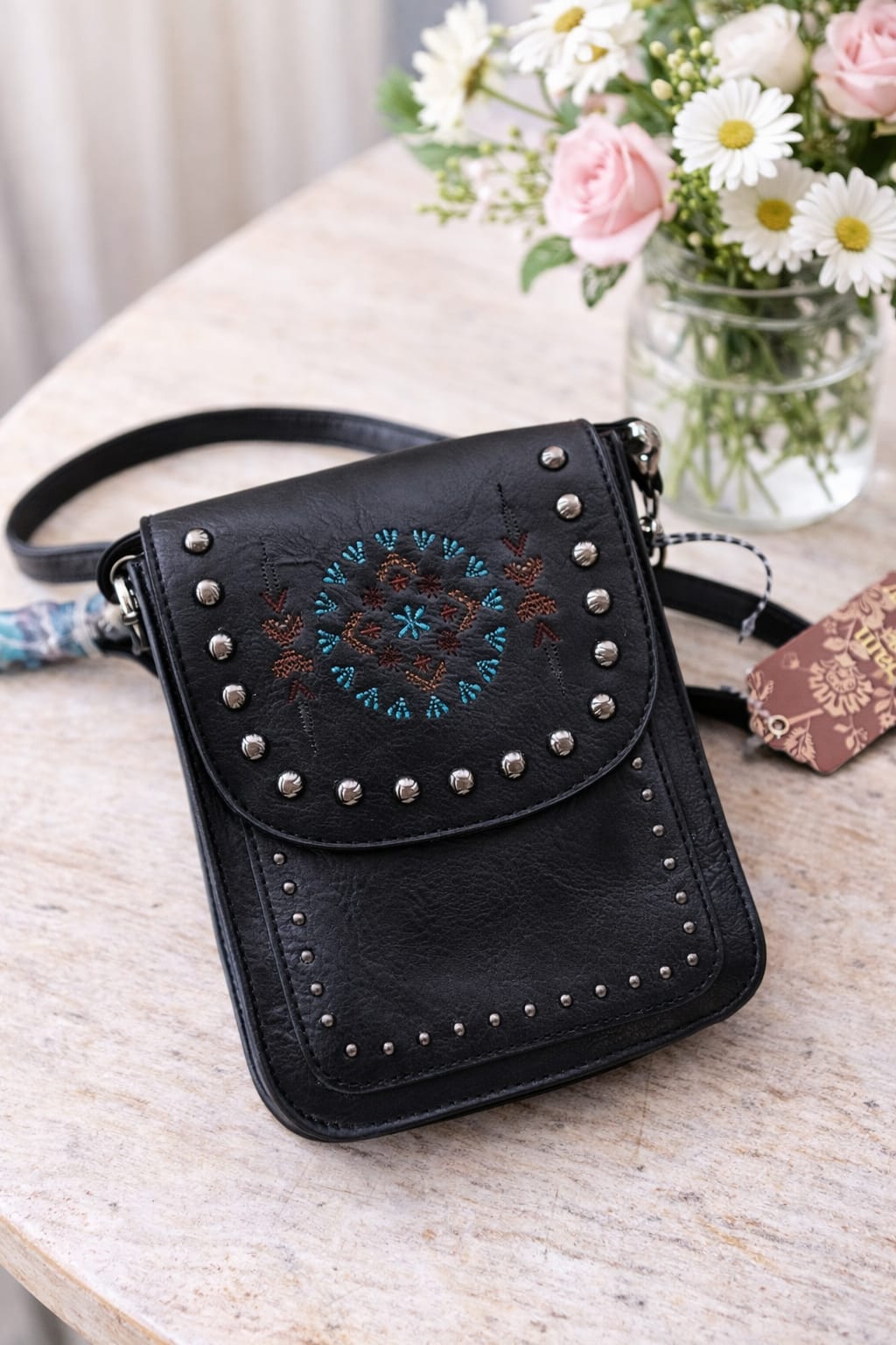 CARTERA BOHO NEGRA BORDADA