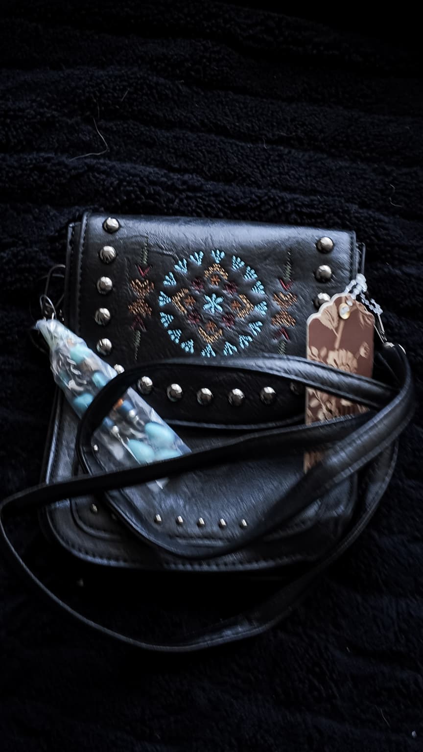 CARTERA BOHO NEGRA BORDADA