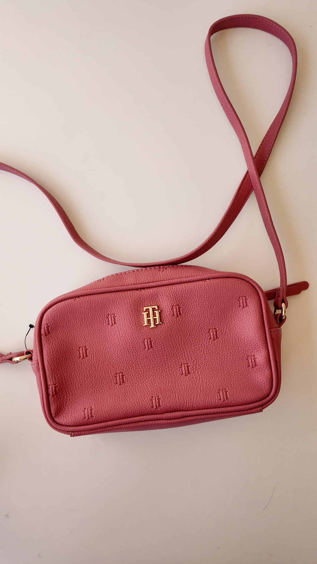 CARTERA TOMMY HILFIGER COLOR SANDIA MONOGRAMA