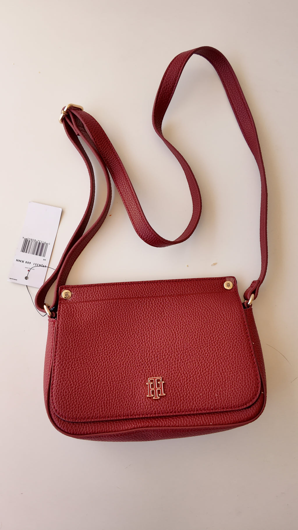 El rojo que eleva cualquier look TOMMY HILFIGER