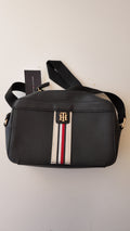 CARTERA NEGRA TOMMY HILFIGER CON FRANJA