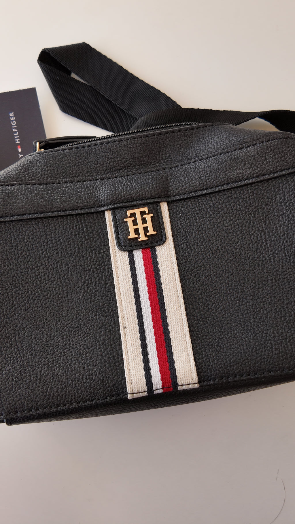 CARTERA NEGRA TOMMY HILFIGER CON FRANJA