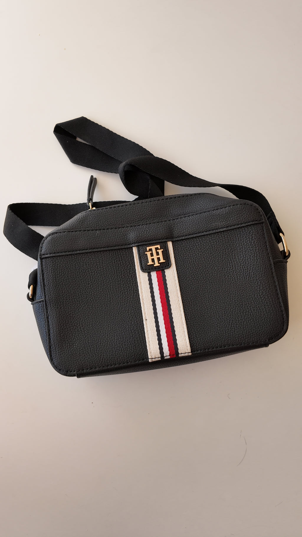 CARTERA NEGRA TOMMY HILFIGER CON FRANJA