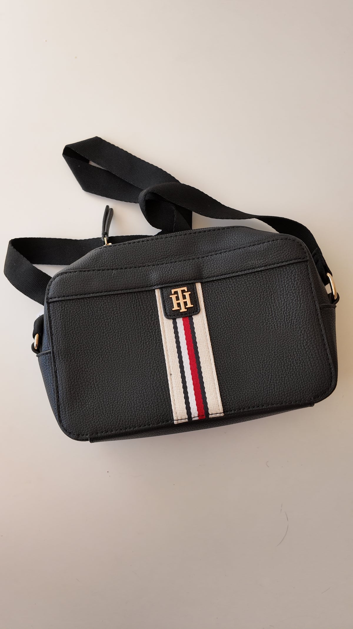 CARTERA NEGRA TOMMY HILFIGER CON FRANJA