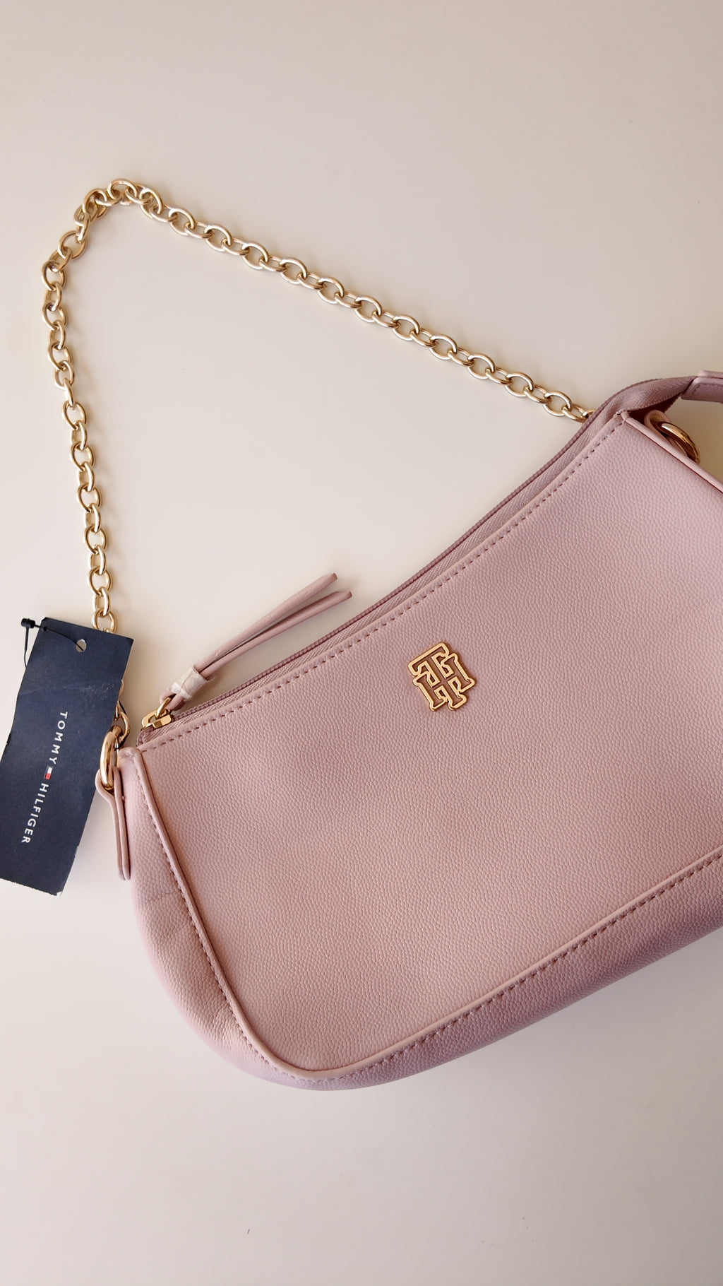 CARTERA ROSA CON CADENA TOMMY HILFIGER