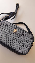 CARTERA TOMMY HILFIGER MONOGRAMA