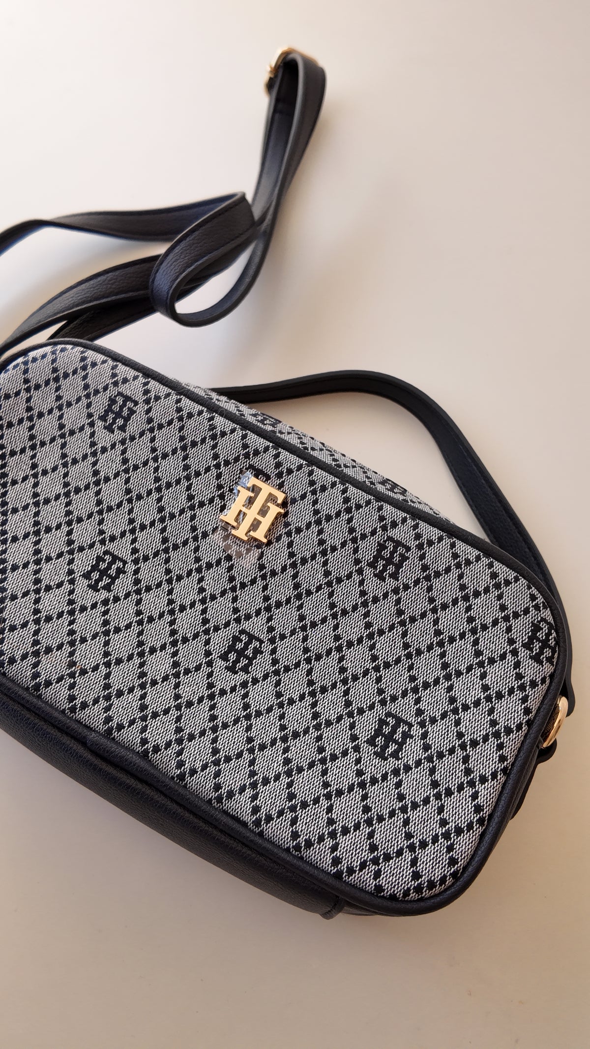 CARTERA TOMMY HILFIGER MONOGRAMA