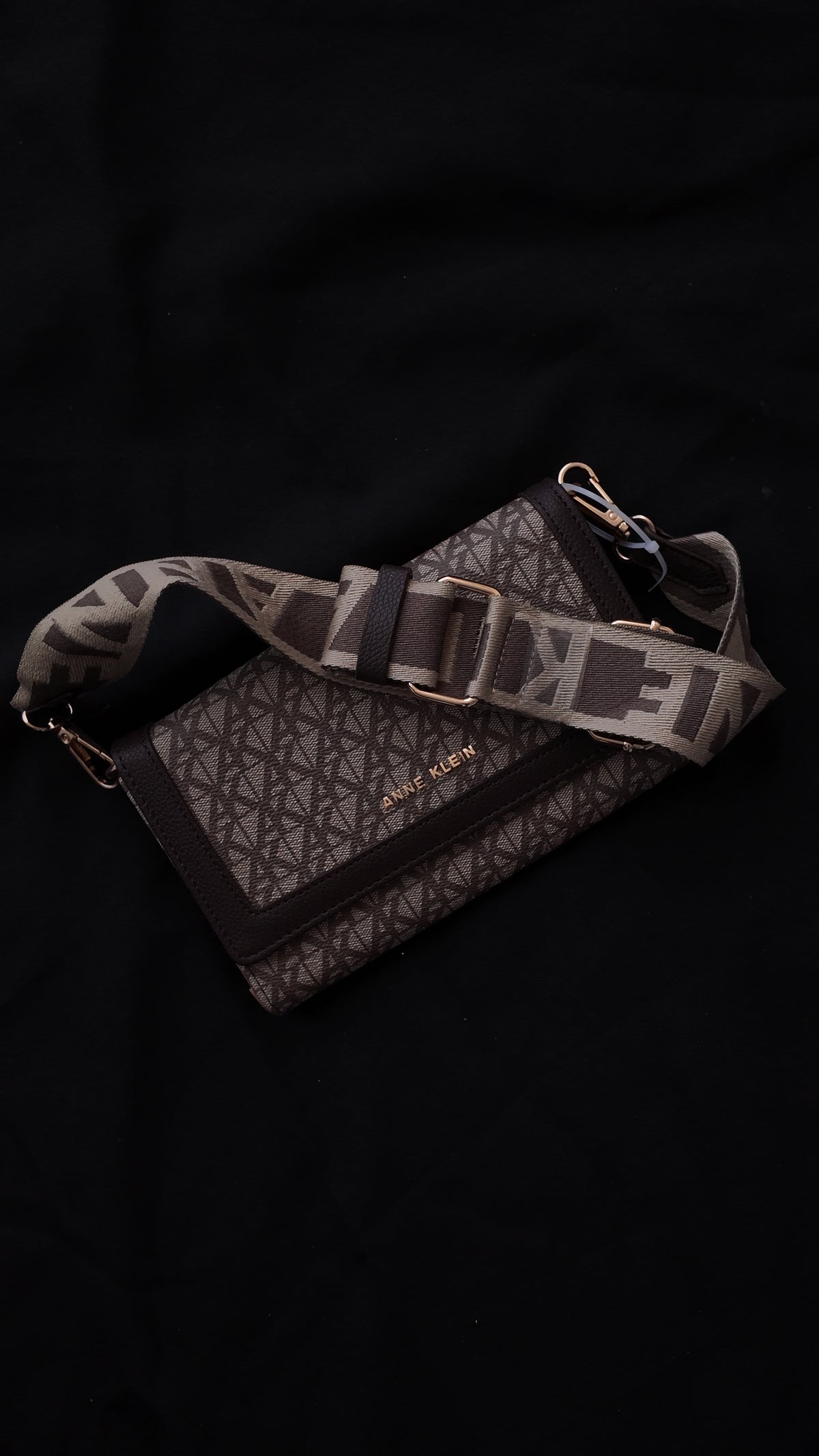 CARTERA ANNE KLEIN MONOGRAMA CAFE