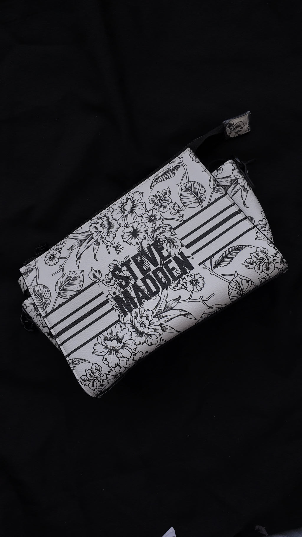 CARTERA STEVE MADDEN FLORAL BLANCO Y NEGRO
