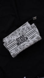 CARTERA STEVE MADDEN FLORAL BLANCO Y NEGRO