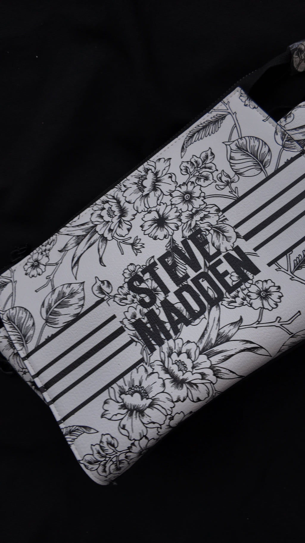 CARTERA STEVE MADDEN FLORAL BLANCO Y NEGRO