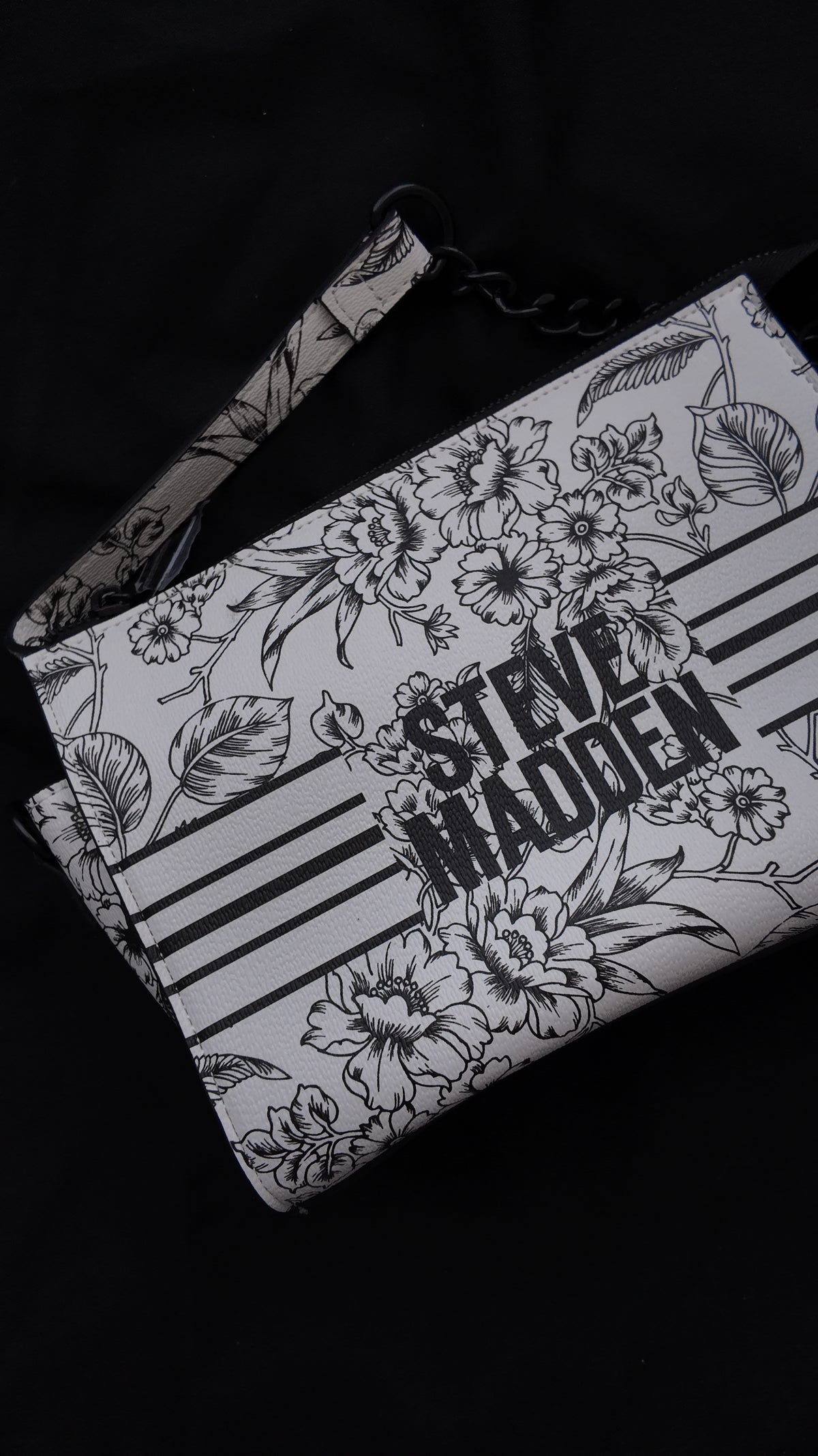 CARTERA STEVE MADDEN FLORAL BLANCO Y NEGRO