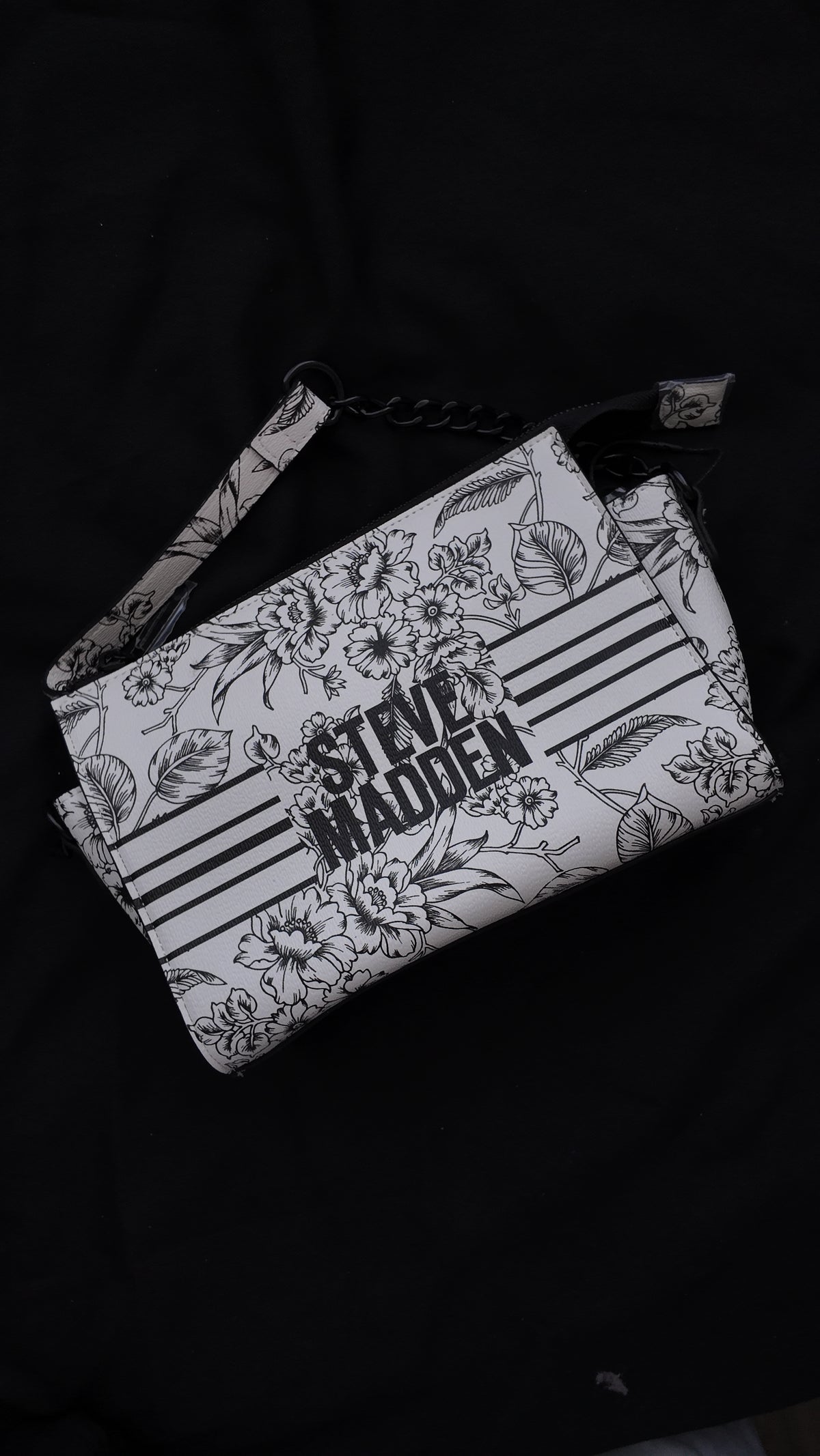 CARTERA STEVE MADDEN FLORAL BLANCO Y NEGRO