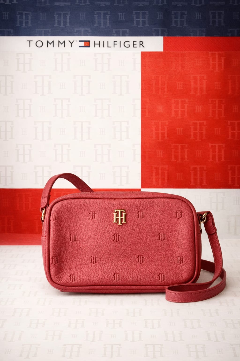 CARTERA TOMMY HILFIGER COLOR SANDIA MONOGRAMA